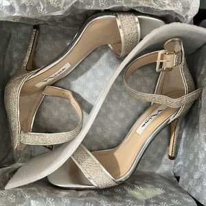 Nina cute sparkly heels. Worn once!